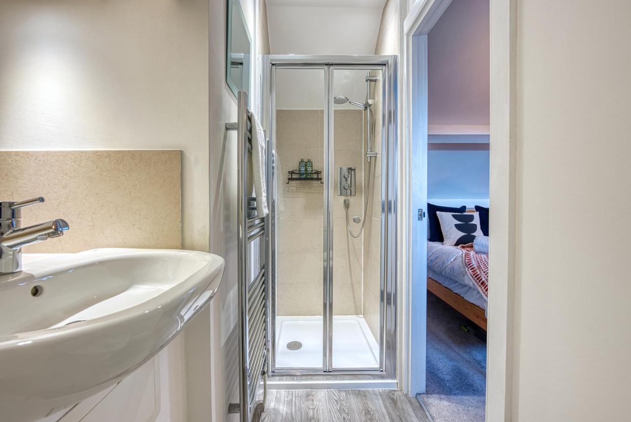 סירנססטר Ashcroft Loft By Timeless Stays - Stunning 3 Bedroom, 2 Bathrooms, Charming Central Apartment Featuring A Balcony מראה חיצוני תמונה