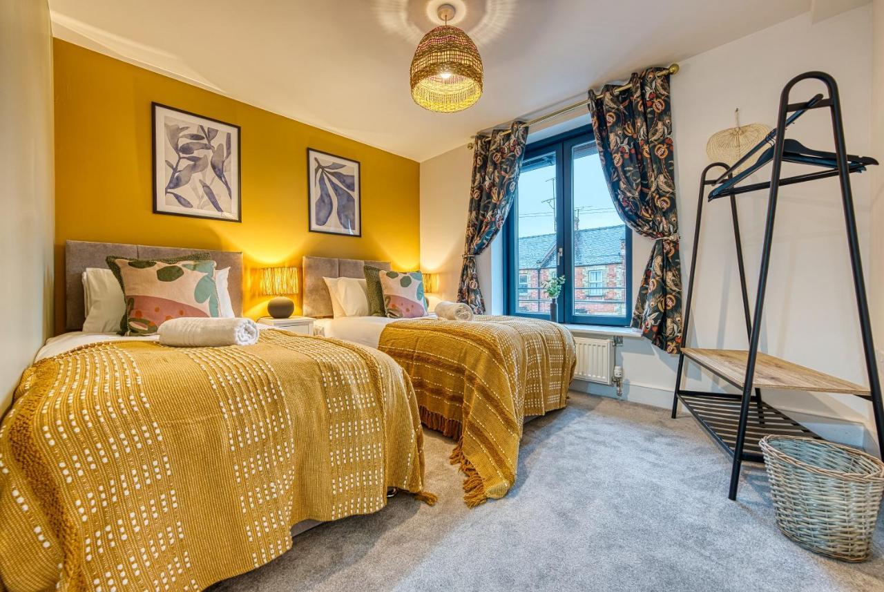 סירנססטר Ashcroft Loft By Timeless Stays - Stunning 3 Bedroom, 2 Bathrooms, Charming Central Apartment Featuring A Balcony מראה חיצוני תמונה