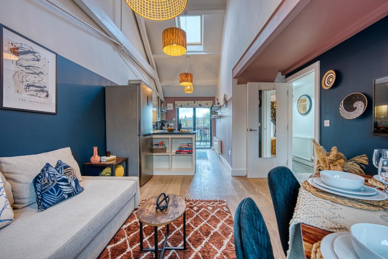 סירנססטר Ashcroft Loft By Timeless Stays - Stunning 3 Bedroom, 2 Bathrooms, Charming Central Apartment Featuring A Balcony מראה חיצוני תמונה