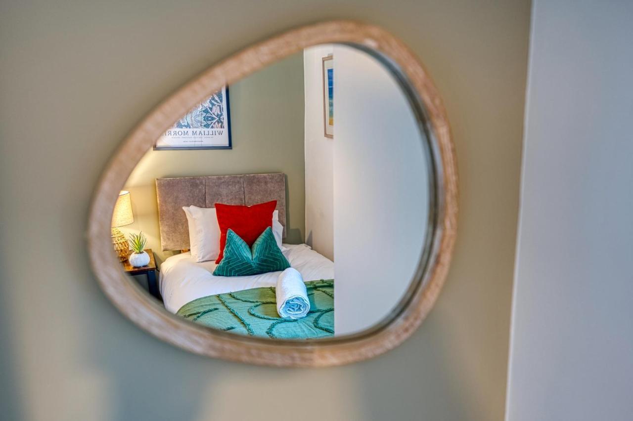 סירנססטר Ashcroft Loft By Timeless Stays - Stunning 3 Bedroom, 2 Bathrooms, Charming Central Apartment Featuring A Balcony מראה חיצוני תמונה